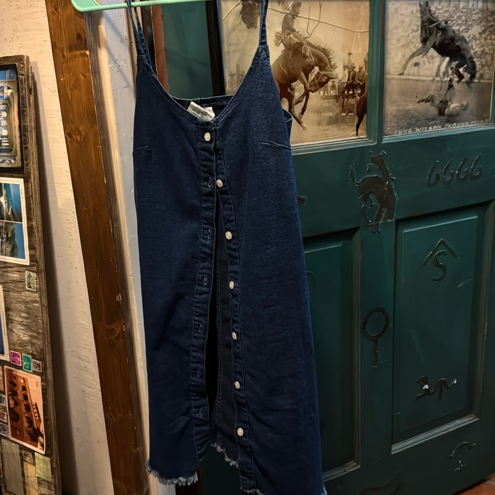 No brand. Size small, stretchy denim with fringe